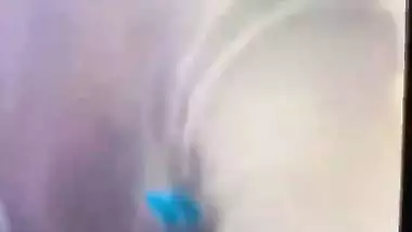 GF gives an Indian blowjob to her BF in the car