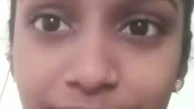 Slim married Tamil wife sharp boobs showing viral MMS