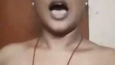 Bhabhi saying love you and showing nude body