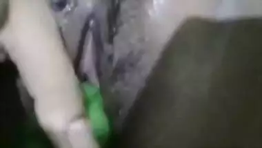 Nida Ali Pakistani Desi Girl Putting Cucumber Inside