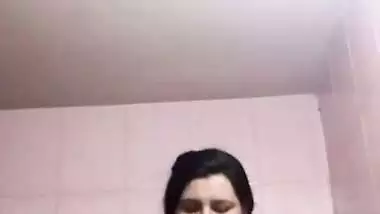 Paki aunty stripping bra and panty nude viral show