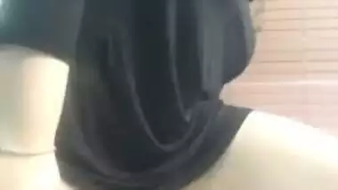 Big ass Paki naked striptease MMS