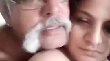 Cocky Indian XXX uncle have a blowjob sex with younger girl