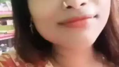 Hot wife on Chamet goes nude during paid viral cam chat