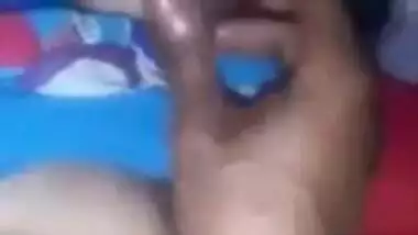 Desi hotty enjoying boob cram from her bf MMS