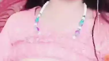 Viral beautiful girl rubbing clit and fingering pussy