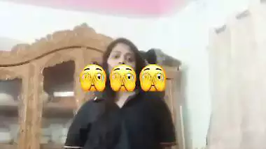 Bengali girl striptease dancing and nude pussy rubbing