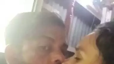 Dhaka guy boob presses and kisses in desi x video