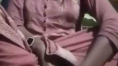 Shy girl fucks her pussy with a brinjal in xxx viral MMS