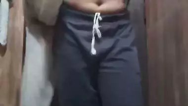 A young girl’s stripping MMS for her lover