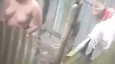Neighbour village bhabhi bathing caught on camera