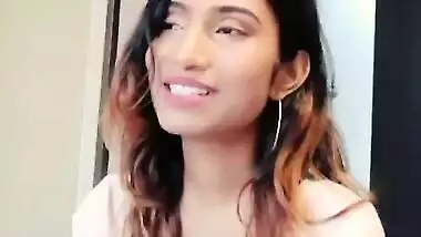 Sexy desi babe singing showing her hot clevage