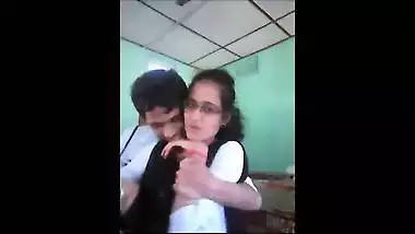 College pair acquires romantic in class and later have a fun a quick fuck