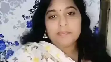 Telugu tanker bhabhi showing and pressing huge boobs
