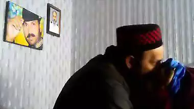 Maulana fucks an 18-year-old girl in Pakistani sex MMS
