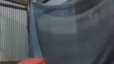 Bangla sex video of a poor aunty bouncing on a plastic bottle